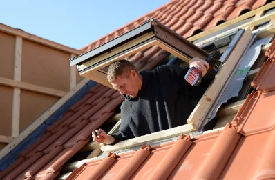 Pose de fenêtres de toit Velux à Gouzens